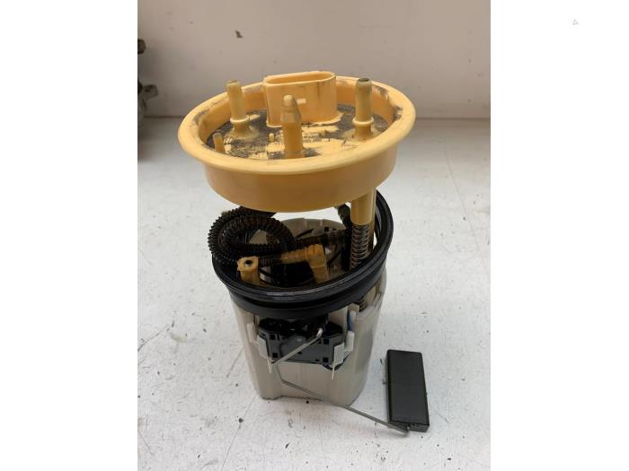 Begagnade Bensinpump Volkswagen Polo V (6R) 1.4 TDI DPF BlueMotion technology Pris på förfrågan erbjuds av Autodemontage van de Laar