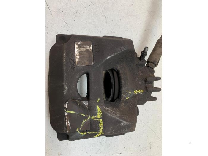 Gebrauchte Bremszange rechts vorne Peugeot Partner Tepee (7A/B/C/D/E/F/G/J/P/S) 1.6 HDiF 90 16V Phase 1 Preis auf Anfrage angeboten von Autodemontage van de Laar