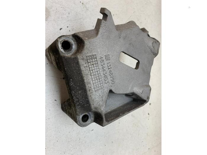 Gebrauchte Motorlager Opel Corsa D 1.4 16V Twinport Preis € 25,00 Margenregelung angeboten von Autodemontage van de Laar
