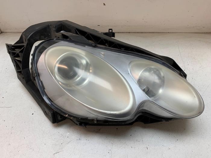 Używane Reflektor prawy Smart Forfour (454) 1.0 12V Cena € 90,00 Procedura marży oferowane przez Autodemontage van de Laar