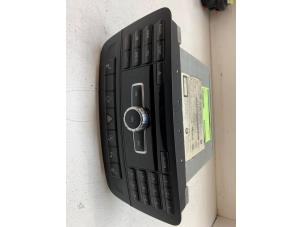 Usados Radio Mercedes A (W176) 1.6 A-180 16V Precio € 100,00 Norma de margen ofrecido por Autodemontage van de Laar