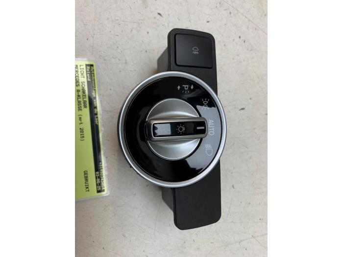 Usagé Commodo phare Mercedes A (W176) 1.6 A-180 16V Prix € 20,00 Règlement à la marge proposé par Autodemontage van de Laar