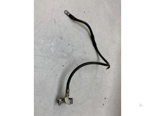 Usados Poste de batería Mercedes A (W176) 1.6 A-180 16V Precio € 30,00 Norma de margen ofrecido por Autodemontage van de Laar