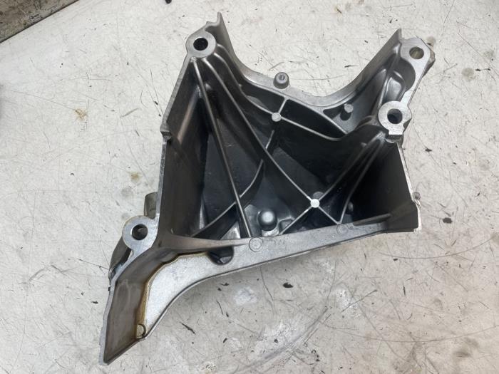 Engine mount from a Volkswagen Polo VI (AW1) 1.0 TSI 12V 2021