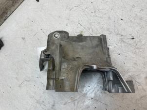 Engine mount from a Volkswagen Polo VI (AW1) 1.0 TSI 12V 2021