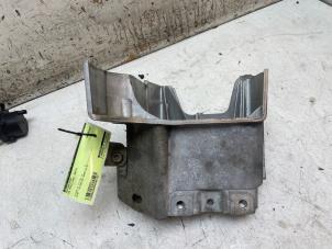 Engine mount from a Volkswagen Polo VI (AW1) 1.0 TSI 12V 2021