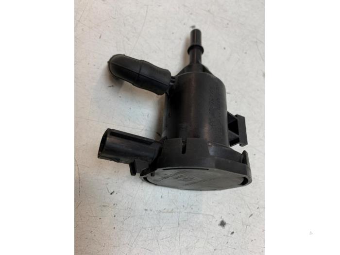 Begagnade Bränsletrycksregulator Mercedes A (W176) 1.6 A-180 16V Pris € 25,00 Marginaltabell erbjuds av Autodemontage van de Laar