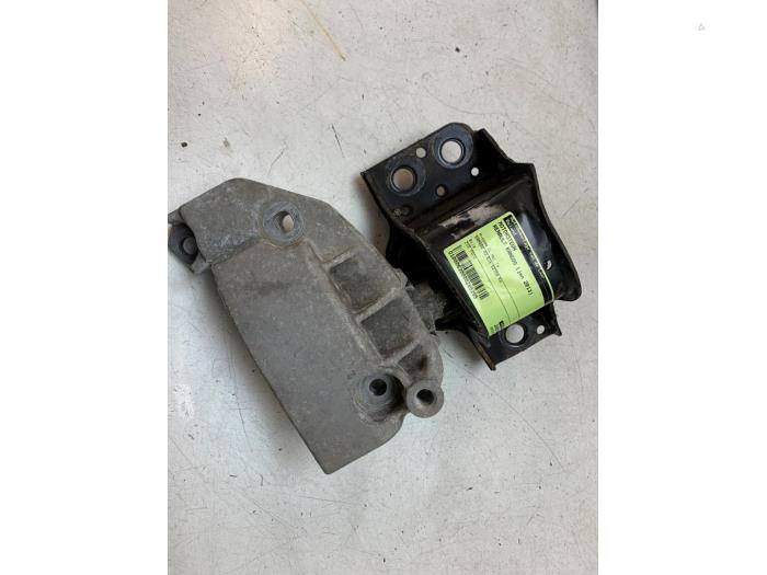 Used Engine mount Renault Kangoo Express (FW) ZE Price € 20,00 Margin scheme offered by Autodemontage van de Laar