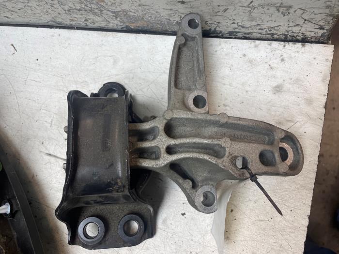 Used Engine mount Renault Kadjar (RFEH) 1.5 dCi DPF Price € 25,00 Margin scheme offered by Autodemontage van de Laar