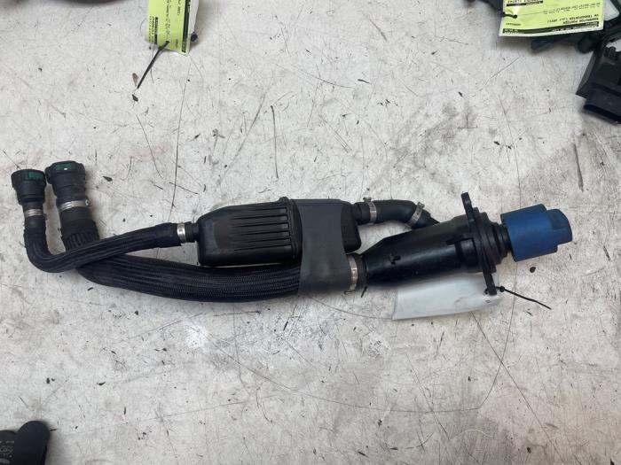 Gebrauchte Füllrohr adbluetank Volkswagen Transporter T6 2.0 TDI 150 Preis € 50,00 Margenregelung angeboten von Autodemontage van de Laar