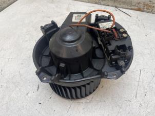Begagnade Fläktmotor för uppvärmning och ventilation Mercedes CLA (117.3) 1.6 CLA-180 16V Pris € 50,00 Marginaltabell erbjuds av Autodemontage van de Laar