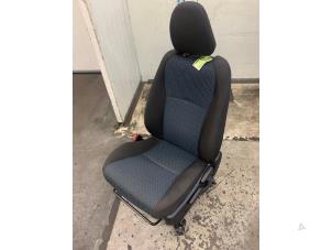 Usados Asiento izquierda Toyota Yaris III (P13) 1.33 16V Dual VVT-I Precio € 100,00 Norma de margen ofrecido por Autodemontage van de Laar
