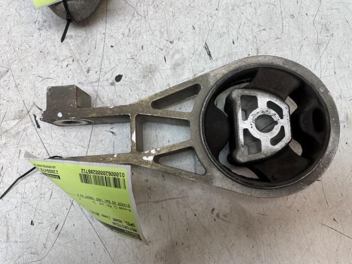 Usagé Support moteur Opel Adam 1.4 16V Bi-Fuel Ecoflex Prix € 25,00 Règlement à la marge proposé par Autodemontage van de Laar