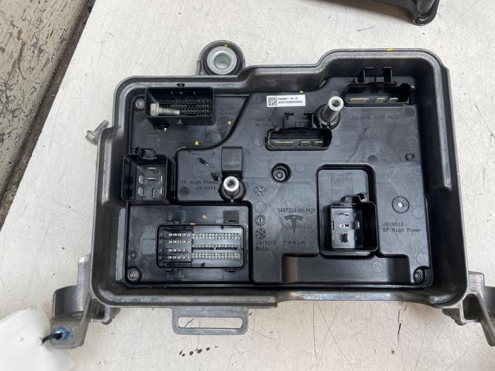 Engine management computer Tesla Model Y (5YJY), 2019 / 2025 Long Range,Performance, SUV, Electric, 393kW (534pk), 4x4, 3D3; 3D6, 2021-09 / 2025-01 (Used)