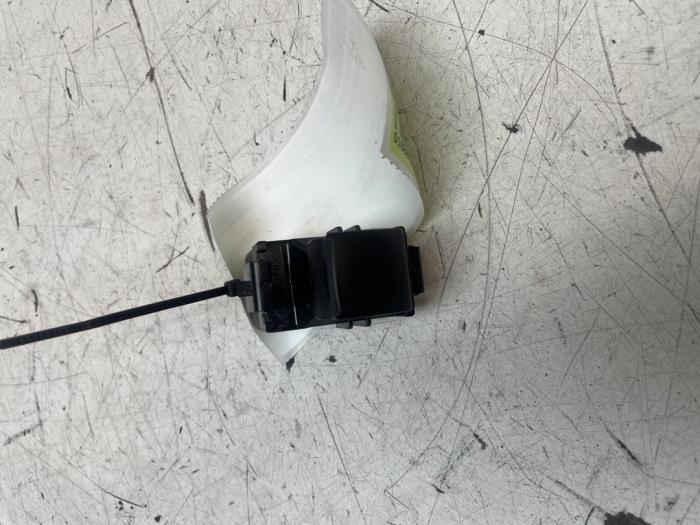 Usados Interruptor de ventanilla eléctrica Mitsubishi Space Star (A0) 1.2 12V Precio € 25,00 Norma de margen ofrecido por Autodemontage van de Laar