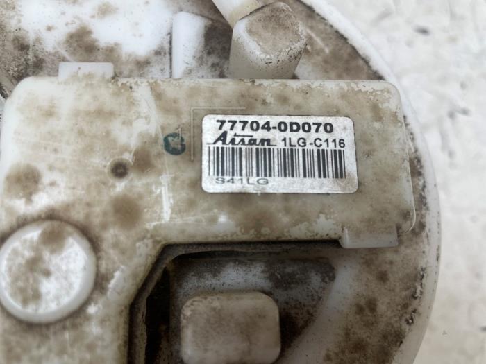 Used Petrol pump Toyota Yaris III (P13) 1.33 16V Dual VVT-I Price € 50,00 Margin scheme offered by Autodemontage van de Laar