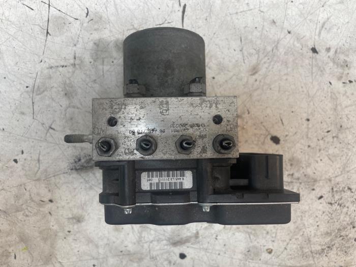 Używane Pompa ABS Peugeot 5008 I (0A/0E) 1.6 THP 16V Cena € 125,00 Procedura marży oferowane przez Autodemontage van de Laar