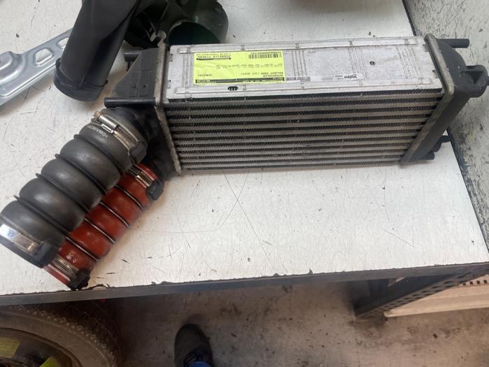 Usados Intercooler Peugeot 5008 I (0A/0E) 1.6 THP 16V Precio € 35,00 Norma de margen ofrecido por Autodemontage van de Laar