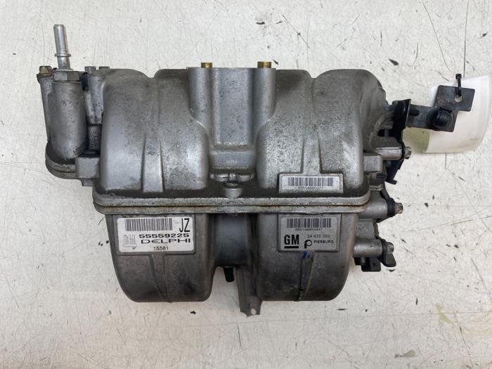 Używane Kolektor dolotowy Opel Meriva (A) 1.6 16V Cena € 135,00 Procedura marży oferowane przez Autodemontage van de Laar