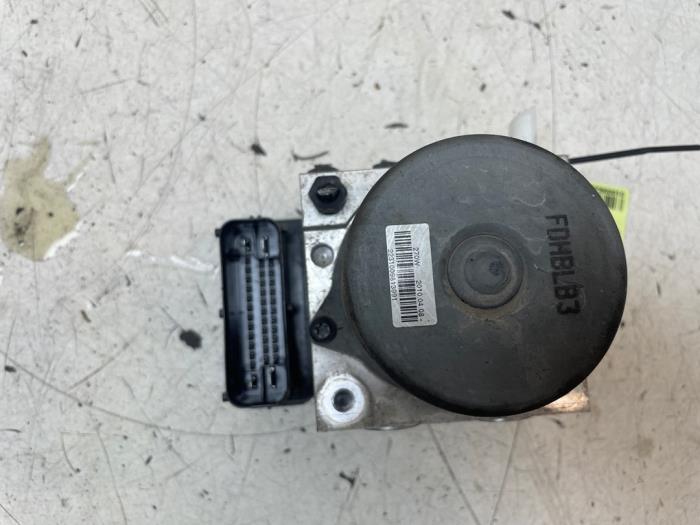 Usagé Pompe ABS Hyundai i10 (F5) 1.1i 12V Prix € 90,00 Règlement à la marge proposé par Autodemontage van de Laar