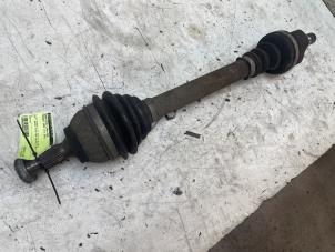 Usados Eje de transmisión izquierda delante Peugeot 3008 I (0U/HU) 1.6 16V THP 155 Precio € 50,00 Norma de margen ofrecido por Autodemontage van de Laar