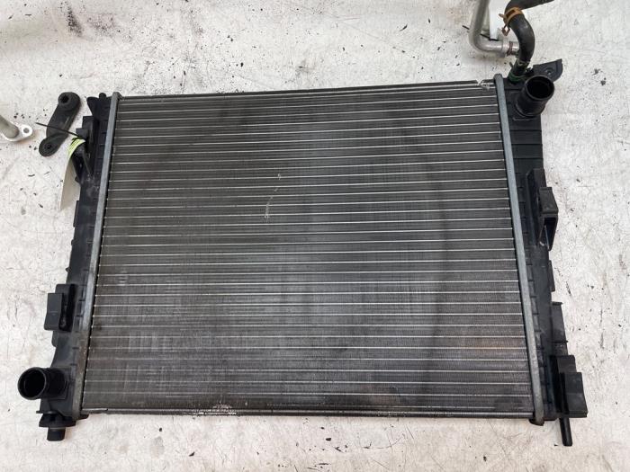 Radiateur d'un Renault Twingo II (CN) 1.2 16V 2013
