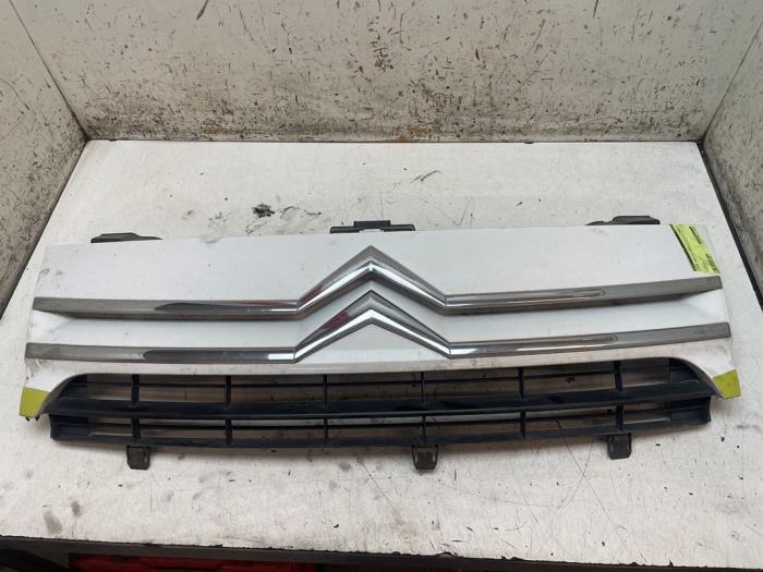 Używane Grill Citroen Jumpy (G9) 1.6 HDI 16V Cena na żądanie oferowane przez Autodemontage van de Laar