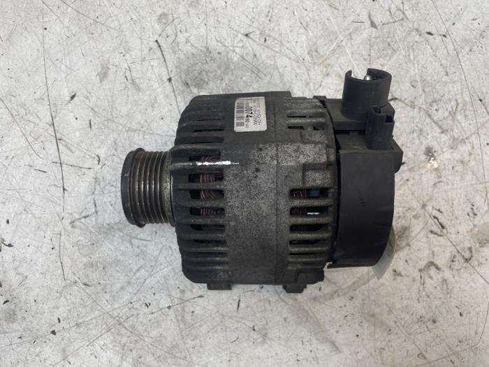 Dynamo van een Peugeot 308 SW (L4/L9/LC/LJ/LR) 1.2 12V e-THP PureTech 110 2017