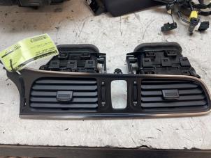 Used Dashboard vent Renault Kadjar (RFEH) 1.3 TCE 140 FAP 16V Price € 40,00 Margin scheme offered by Autodemontage van de Laar