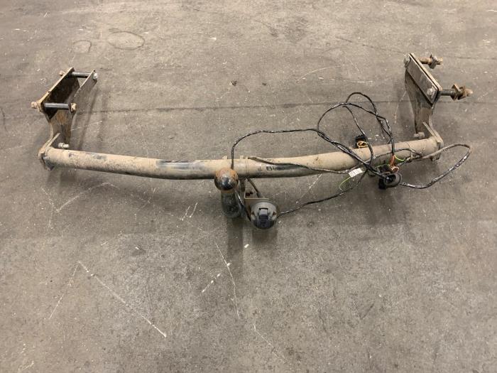 Używane Hak holowniczy Renault Modus/Grand Modus (JP) 1.4 16V Cena € 100,00 Procedura marży oferowane przez Autodemontage van de Laar