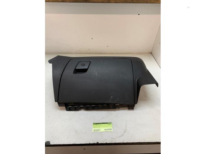 Begagnade Handskfack Opel Combo 1.3 CDTI 16V ecoFlex Pris € 25,00 Marginaltabell erbjuds av Autodemontage van de Laar