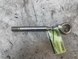 Usados Anillo de remolque delante Opel Astra Mk.7 1.2 110 Precio € 15,00 Norma de margen ofrecido por Autodemontage van de Laar