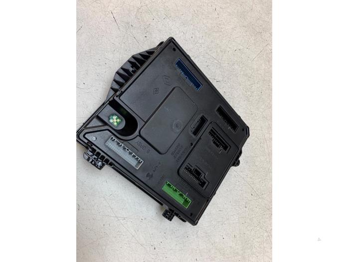 Używane Sterownik Body Control Renault Scénic III (JZ) 1.2 16V TCe 130 Cena € 40,00 Procedura marży oferowane przez Autodemontage van de Laar