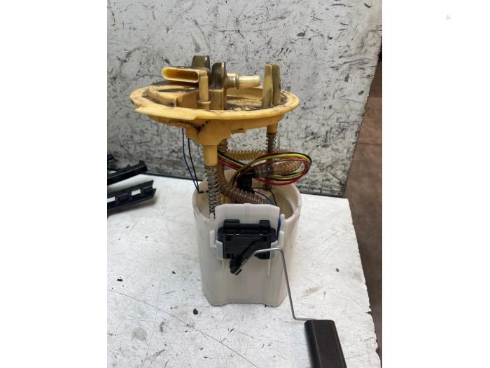 Gebrauchte Kraftstoffpumpe Elektrisch Mercedes A (W176) 1.8 A-180 CDI 16V Autom. Preis € 85,00 Margenregelung angeboten von Autodemontage van de Laar