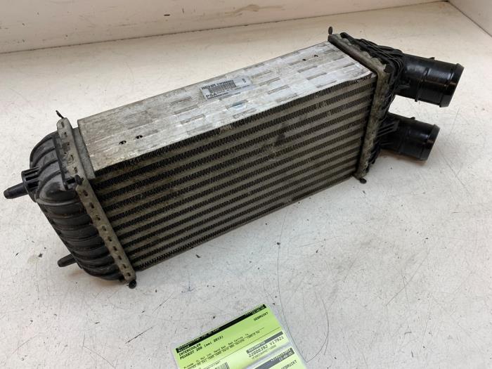Usados Intercooler Peugeot 208 I (CA/CC/CK/CL) 1.6 HDi 115 16V Precio de solicitud ofrecido por Autodemontage van de Laar
