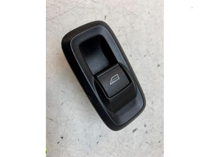 Usados Interruptor de ventanilla eléctrica Ford Fiesta 6 (JA8) 1.25 16V Precio € 15,00 Norma de margen ofrecido por Autodemontage van de Laar
