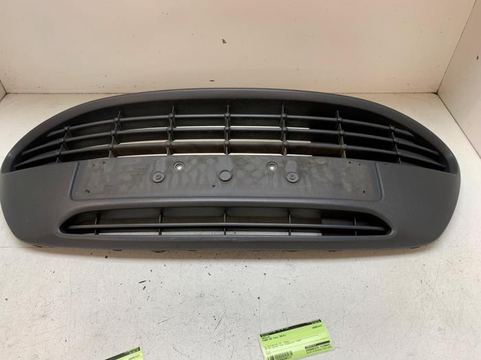 Używane Grill Ford Ka II 1.2 Cena € 25,00 Procedura marży oferowane przez Autodemontage van de Laar