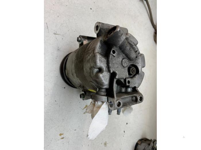Usagé Compresseur de clim Ford Focus 3 Wagon 1.6 Ti-VCT 16V 125 Prix € 100,00 Règlement à la marge proposé par Autodemontage van de Laar