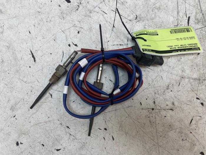 Used Engine temperature sensor Mercedes Citan (420.6) 1.5 110 CDI Price on request offered by Autodemontage van de Laar