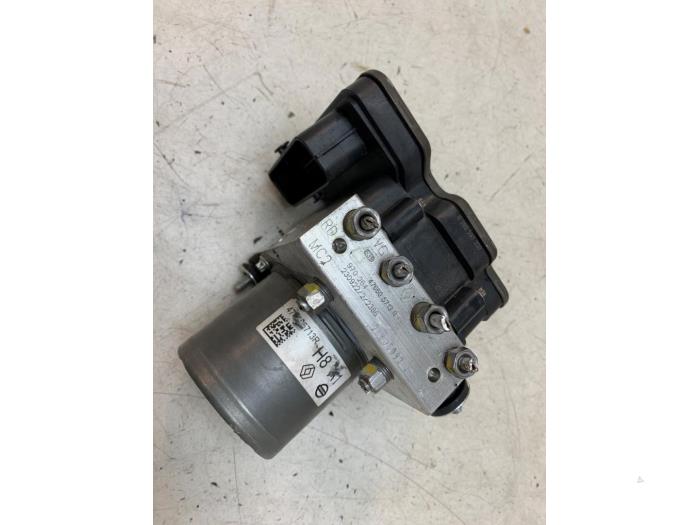 Usagé Bloc ABS Renault Clio V (RJAB) 1.0 TCe 90 12V Prix sur demande proposé par Autodemontage van de Laar