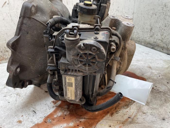 Getriebe van een Opel Zafira (M75) 1.8 16V Ecotec 2006