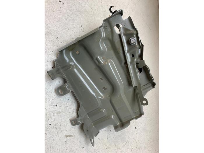 Begagnade Batterilåda Toyota Aygo (B40) 1.0 12V VVT-i Pris € 20,00 Marginaltabell erbjuds av Autodemontage van de Laar