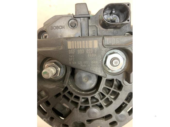 Dynamo van een Seat Leon (1P1) 2.0 TDI 16V FR 2011