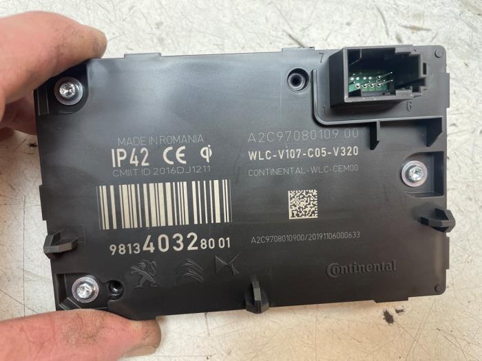 Używane Modul telefoniczny Opel Corsa F (UB/UH/UP) 1.2 Turbo 12V 100 Cena € 50,00 Procedura marży oferowane przez Autodemontage van de Laar