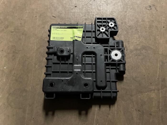 Begagnade Batterilåda Kia Picanto (JA) 1.0 12V Pris € 25,00 Marginaltabell erbjuds av Autodemontage van de Laar