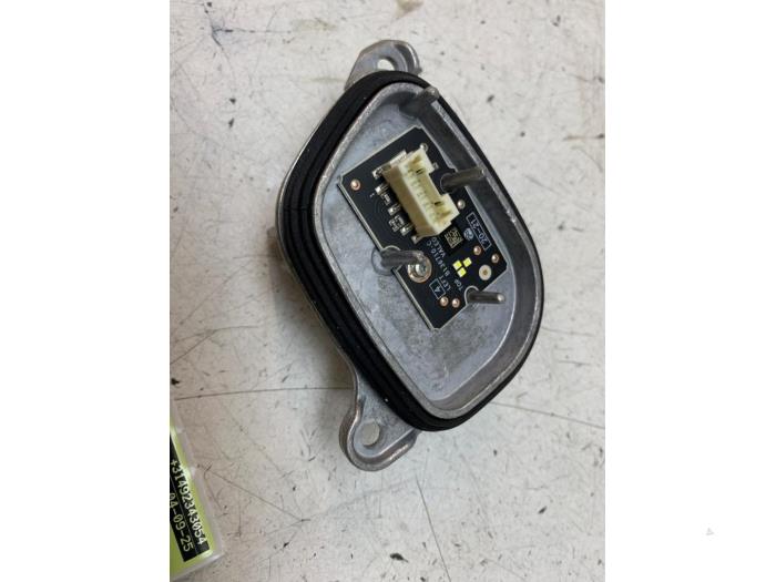 Używane Modułowy reflektor LED Volkswagen Golf VIII (CD1) 1.0 TSI 12V Cena € 70,00 Procedura marży oferowane przez Autodemontage van de Laar