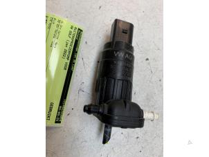 Usagé Pompe lave-glace avant Volkswagen Golf VIII (CD1) 1.0 TSI 12V Prix € 10,00 Règlement à la marge proposé par Autodemontage van de Laar