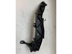 Usados Marco de faro derecha BMW 1 serie (E87/87N) 118i 16V Precio € 20,00 Norma de margen ofrecido por Autodemontage van de Laar