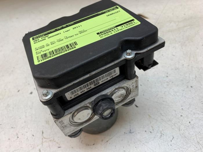Begagnade ABS-pump Nissan Qashqai (J10) 1.6 16V Pris på förfrågan erbjuds av Autodemontage van de Laar