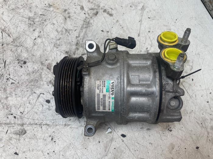 Usagé Pompe clim Volvo V40 Cross Country (MZ) 1.6 D2 Prix € 120,00 Règlement à la marge proposé par Autodemontage van de Laar